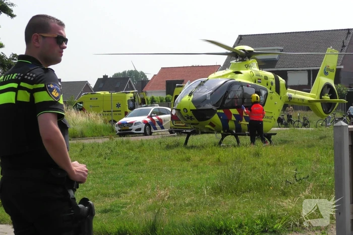 Kind ernstig gewond na val uit boom