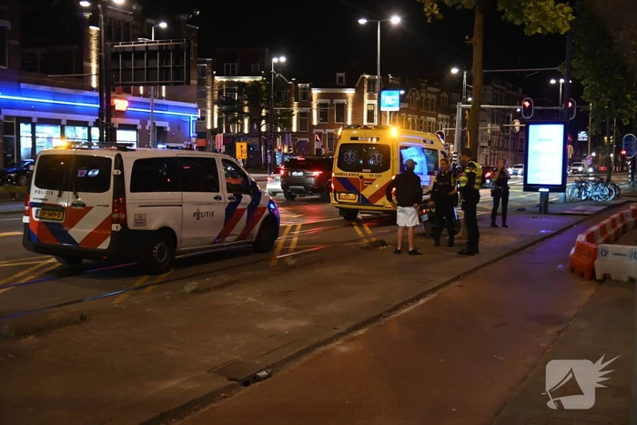 Man op straat in arm gestoken