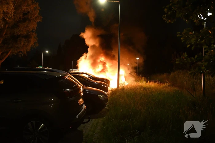 Auto's uitgebrand op parkeerplaats volkstuinvereniging