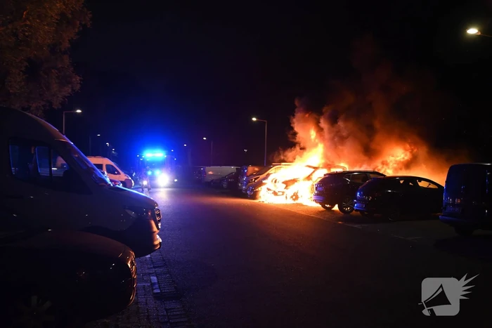 Auto's uitgebrand op parkeerplaats volkstuinvereniging