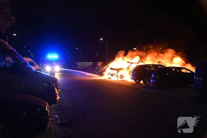 Auto's uitgebrand op parkeerplaats volkstuinvereniging
