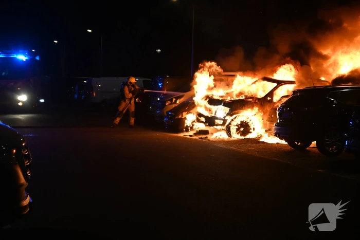 Auto's uitgebrand op parkeerplaats volkstuinvereniging