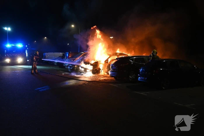 Auto's uitgebrand op parkeerplaats volkstuinvereniging