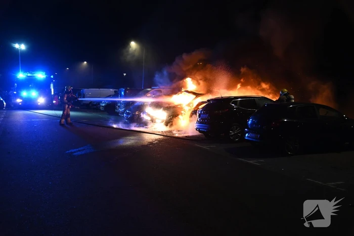 Auto's uitgebrand op parkeerplaats volkstuinvereniging