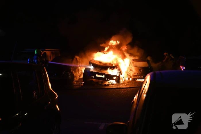 Auto's uitgebrand op parkeerplaats volkstuinvereniging