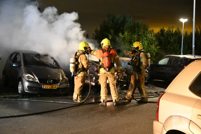 Auto's uitgebrand op parkeerplaats volkstuinvereniging