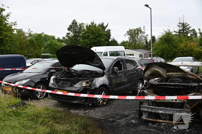 Auto's uitgebrand op parkeerplaats volkstuinvereniging