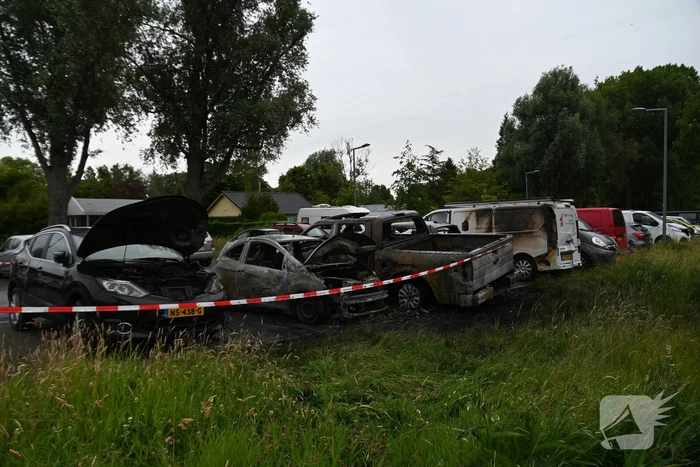 Auto's uitgebrand op parkeerplaats volkstuinvereniging
