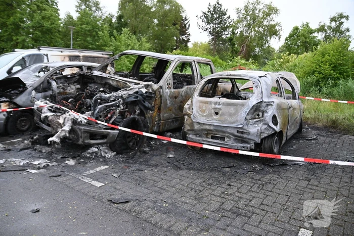 Auto's uitgebrand op parkeerplaats volkstuinvereniging