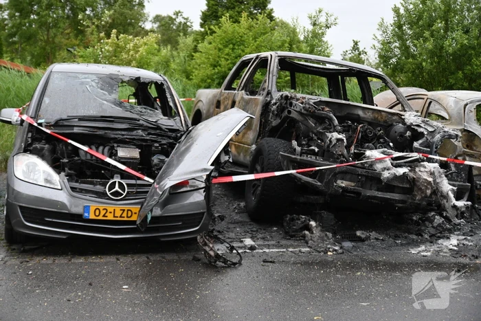Auto's uitgebrand op parkeerplaats volkstuinvereniging