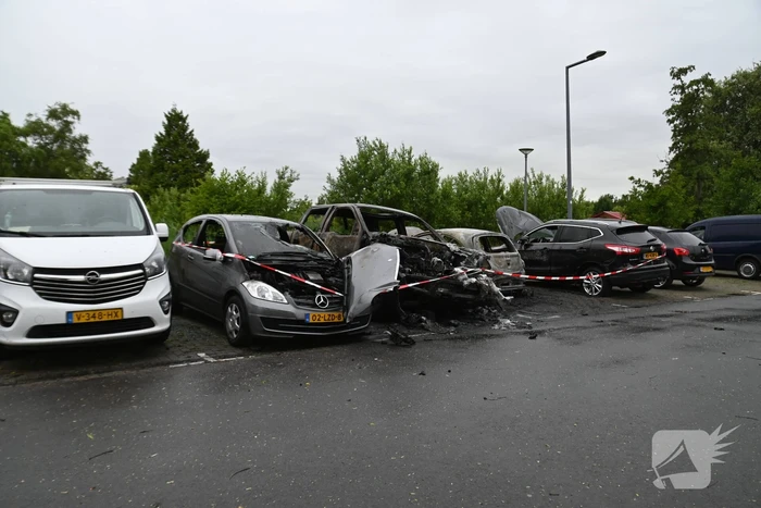 Auto's uitgebrand op parkeerplaats volkstuinvereniging