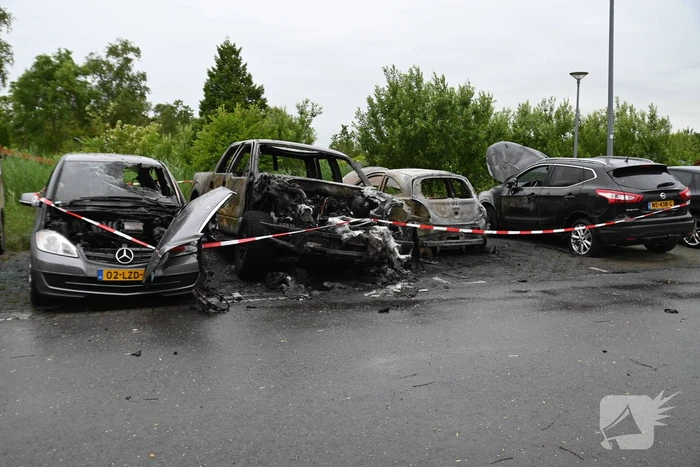 Auto's uitgebrand op parkeerplaats volkstuinvereniging