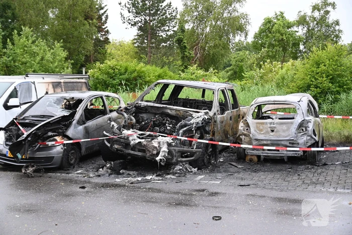 Auto's uitgebrand op parkeerplaats volkstuinvereniging