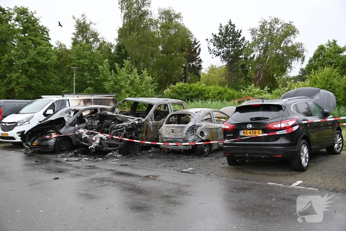 Auto's uitgebrand op parkeerplaats volkstuinvereniging