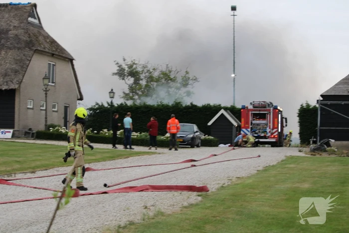 Forse rookontwikkeling bij uitslaande brand op boerderij