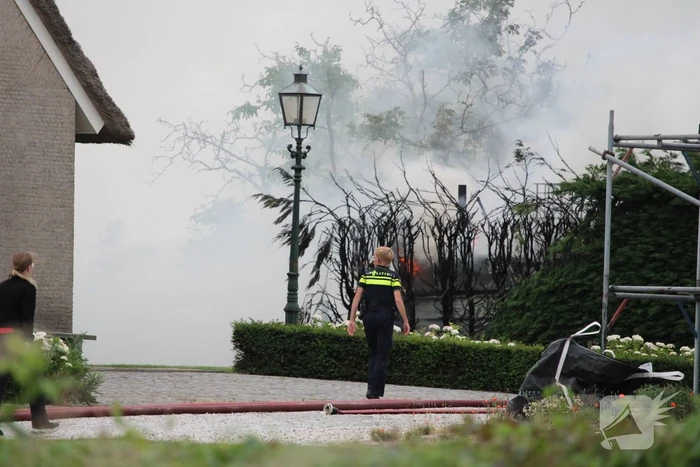 Forse rookontwikkeling bij uitslaande brand op boerderij