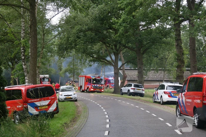 Schuur met pluimvee verwoest vanwege brand
