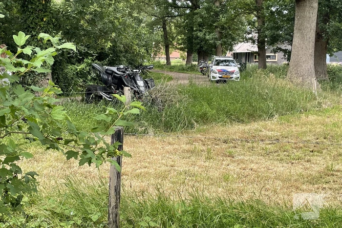 Gewonde nadat quad tegen boom rijdt