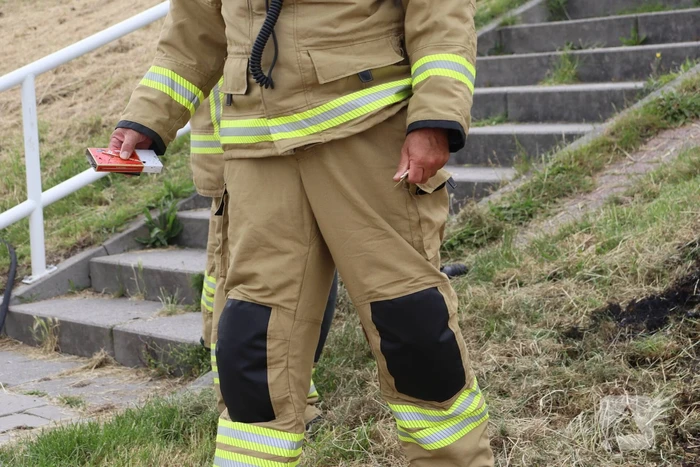 Stuk dijk in brand gestoken