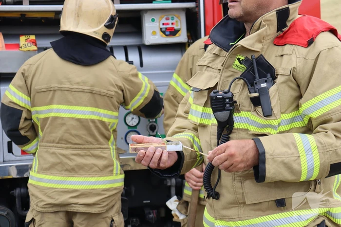 Stuk dijk in brand gestoken