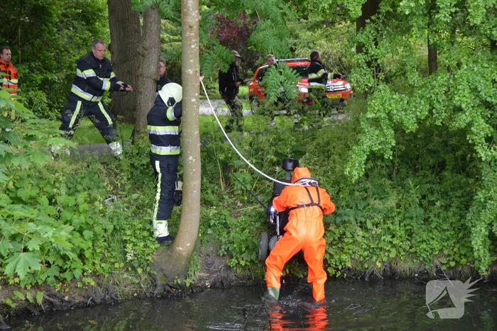Persoon op scootmobiel raakt te water