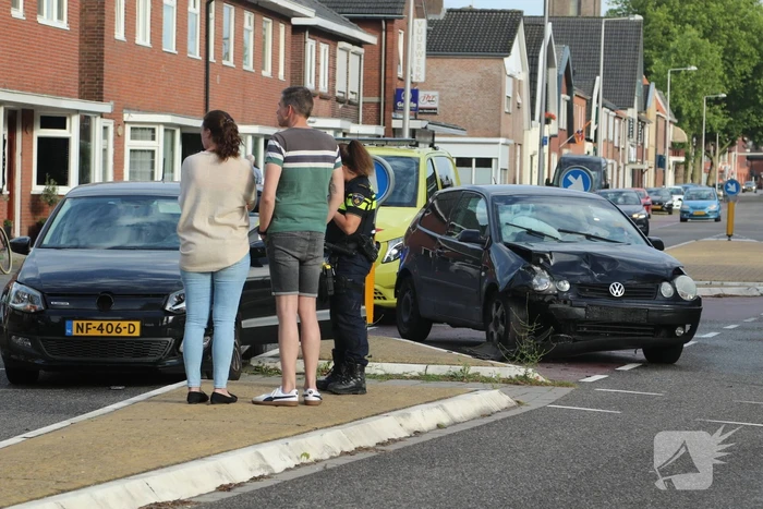 Veel schade bij ongeval op kruising