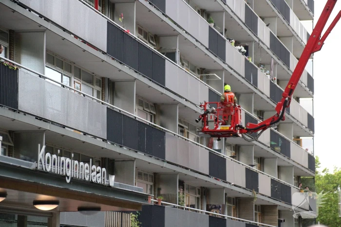 Hevige brand in portiekwoning