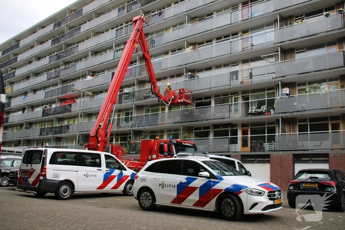 Hevige brand in portiekwoning