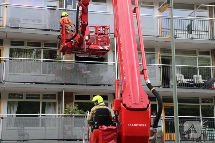 Hevige brand in portiekwoning