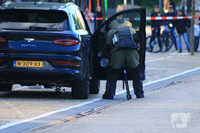 EOD zet robot in na aantreffen verdacht pakket bij Bentley