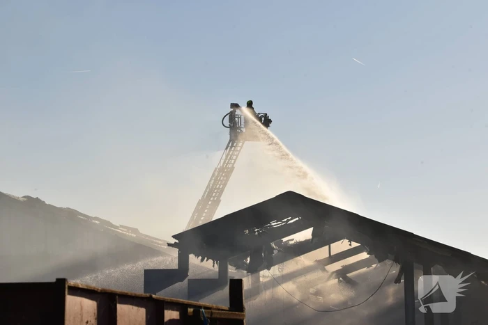Uitstaande brand verwoest stal