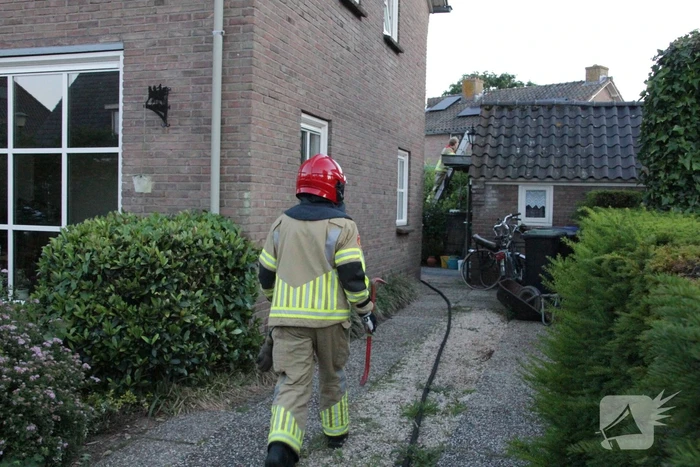 Brand in tuinhuis snel onder controle