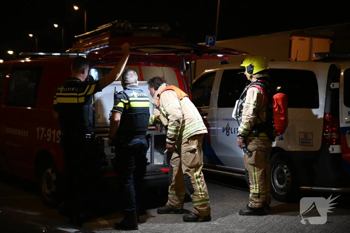 Rook uit vrachtwagen houdt brandweer bezig