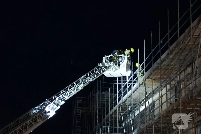 Brand in bouwcontainer op dak