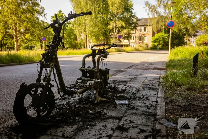 Opnieuw gaat een deelscooter in vlammen op
