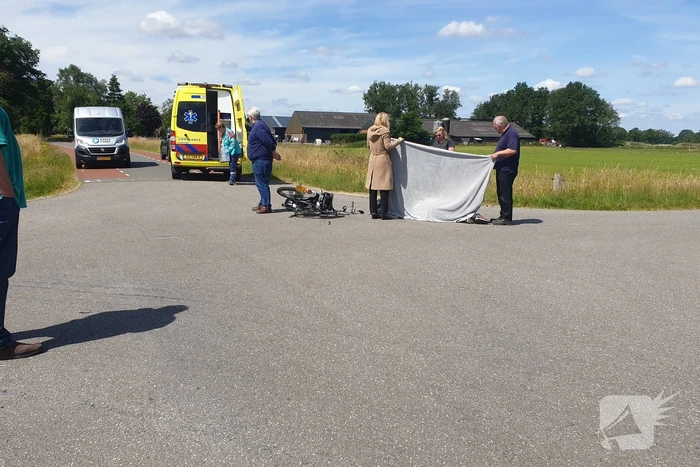 Brommerrijder botst op bestelbus
