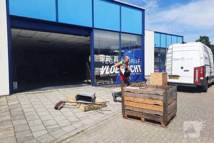 Hennepkwekerij aangetroffen in pand tegelbedrijf