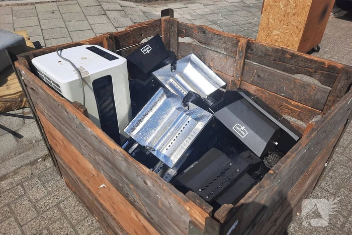 Hennepkwekerij aangetroffen in pand tegelbedrijf
