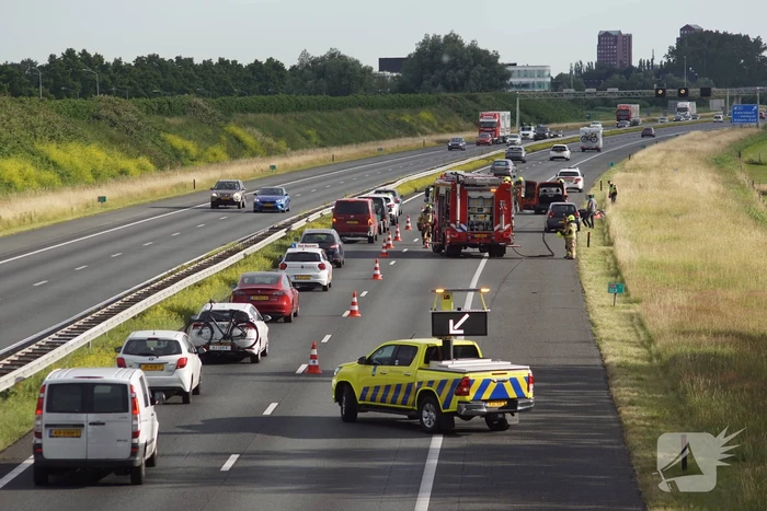 Verkeershinder door voertuigbrand op snelweg