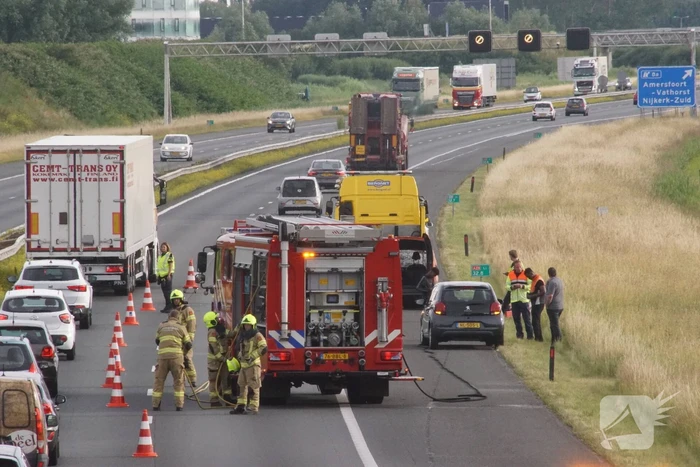Verkeershinder door voertuigbrand op snelweg
