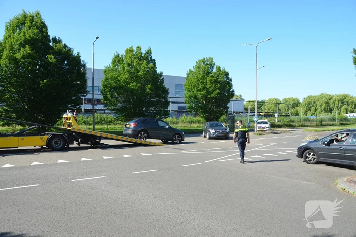 Twee auto's botsen door voorrangsfout