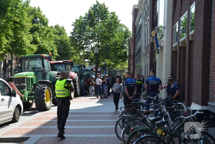 Boeren voeren actie bij Provinciehuis