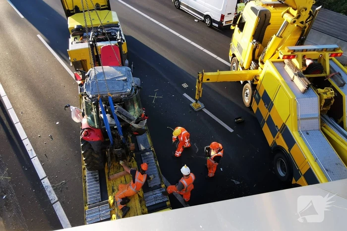Snelweg afgesloten na ongeval met tractor