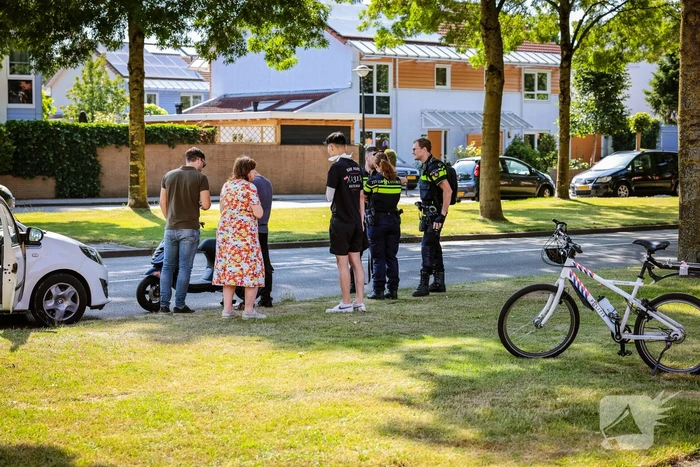 Scooter aangereden op rotonde in Nieuwland
