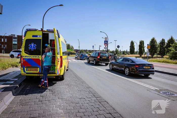 Scooter aangereden op drukke rotonde in Vathorst