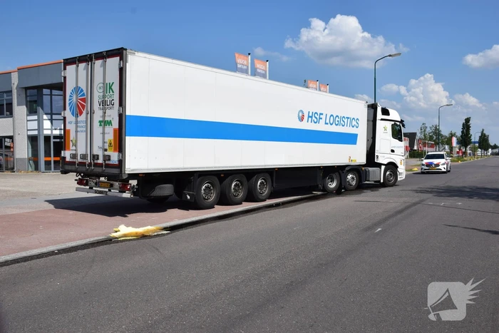 Vrachtwagen verliest liters diesel