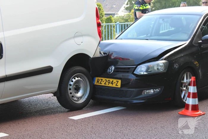 Vier voettuigen betrokken bij kettingbotsing