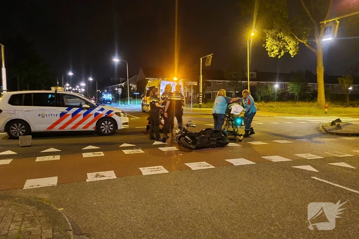 Op de vlucht geslagen scooterrijder gewond