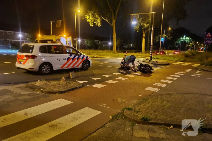 Op de vlucht geslagen scooterrijder gewond