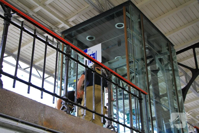 Voor de zoveelste keer lift vast op NS-station
